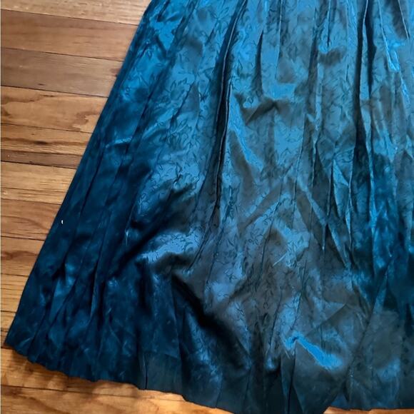 Susan Bristol Dark Green Pleated Skirt – Size 6 - Picture 4 of 8